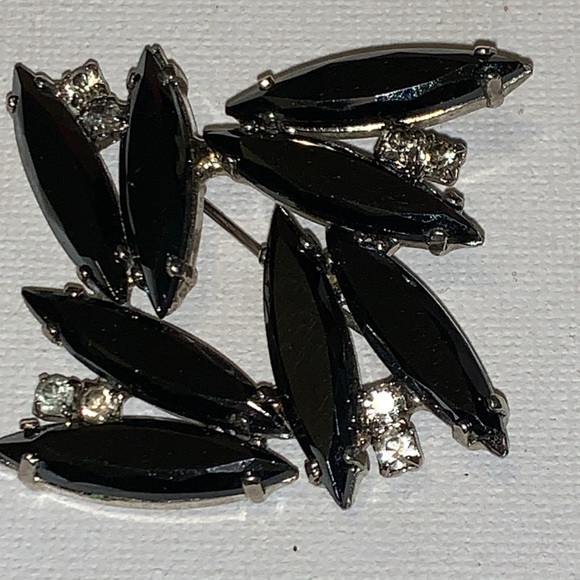 Very Rare Find - Black Crystal Statement Brooch - Picture 10 of 10